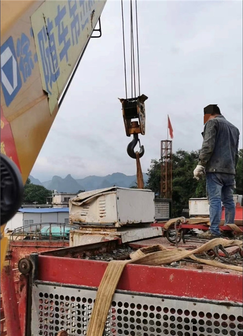 望城区大件吊装搬运设备常用的施工手势信号解答